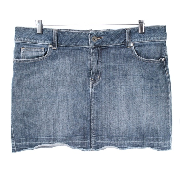 NOIR Embroidered Flower Mini Denim Raw Hem Skirt Size 12 Y2K - Picture 2 of 6